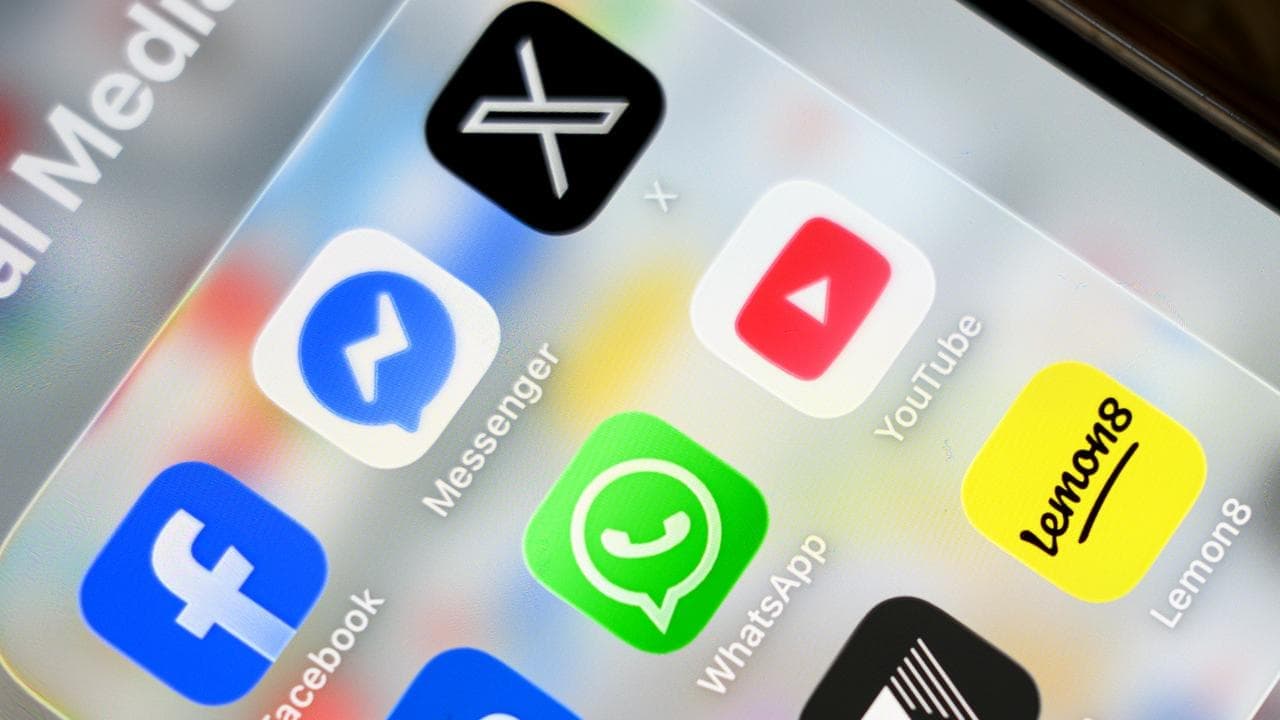 France flags laws to ban social media for children