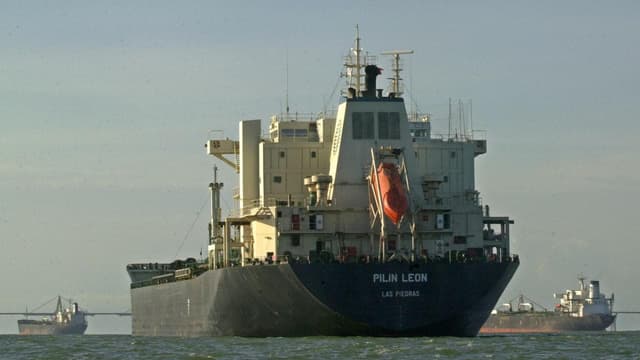 Trump orders blockade of oil tankers in Venezuela