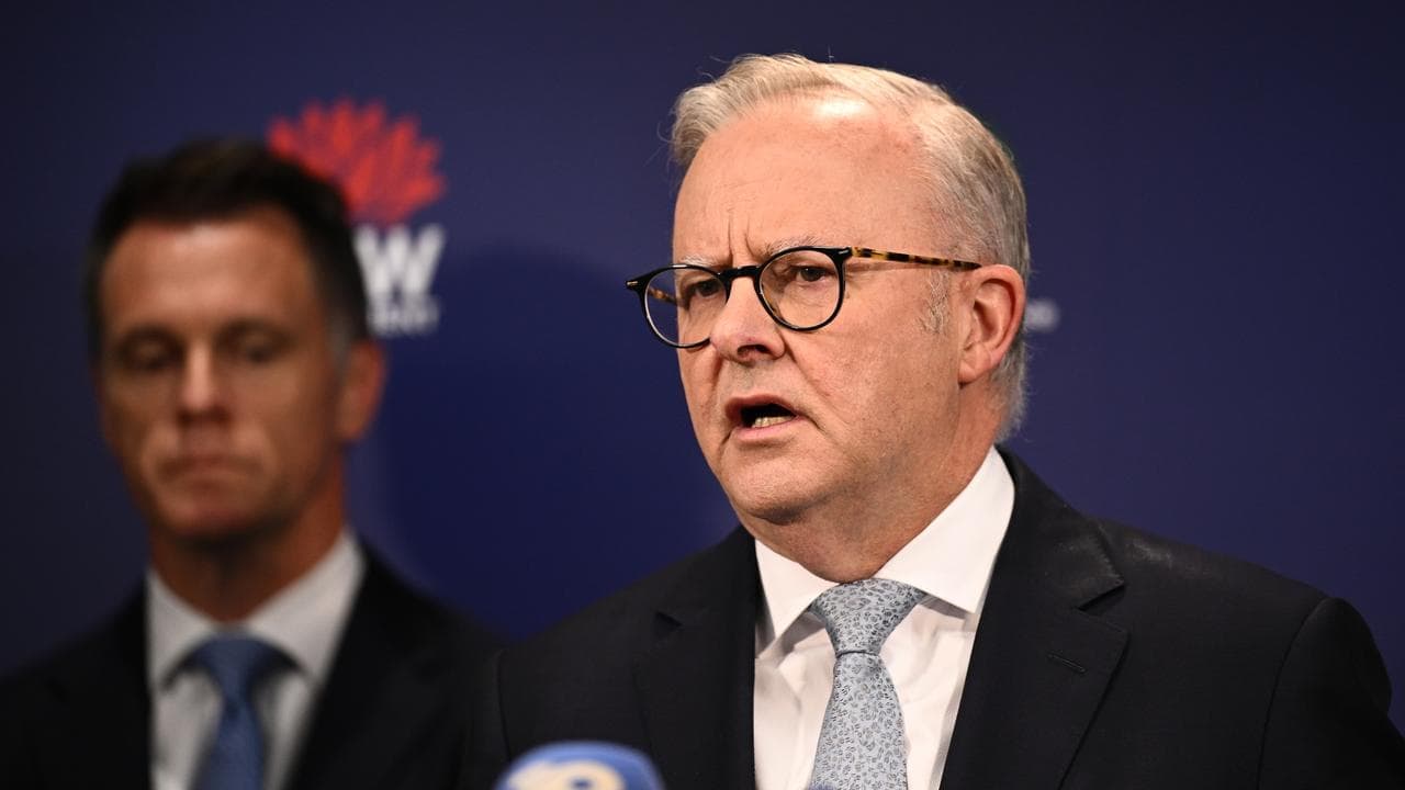 AI video falsely links Bondi Beach gunmen to Pakistan