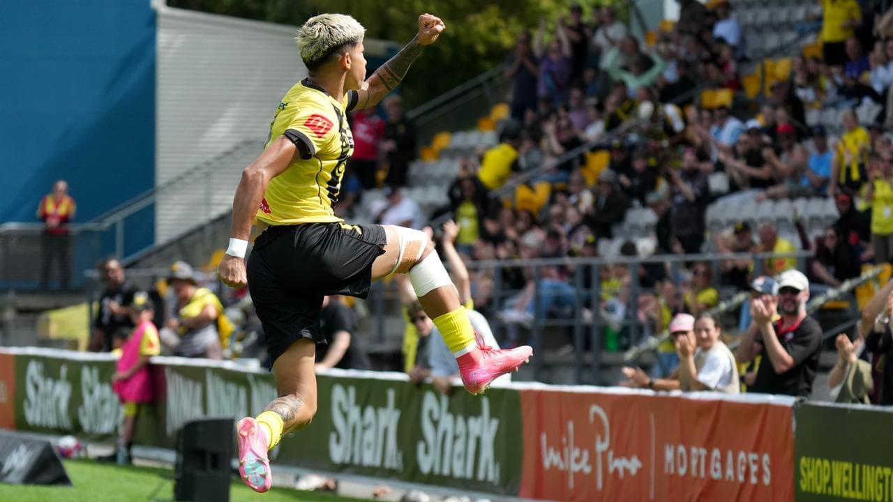 Samba scores brace as 'Nix smash seven past Sky Blues