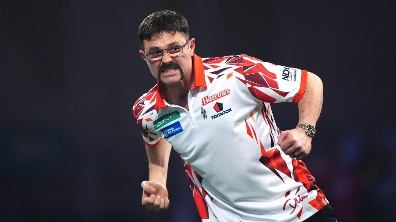 'Heat' Heta claws a win in world darts title quest