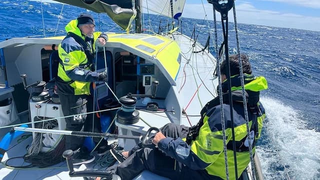 The identical twins sailing in a 14th Syd-Hob together