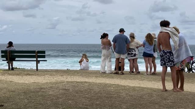 Search for missing teen, man dead after boat capsizes