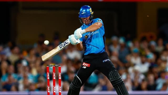 Milestone man Chris Lynn stars as Strikers hammer Heat