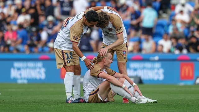 Rose strikes twice as 10-man Jets stun Auckland 3-1