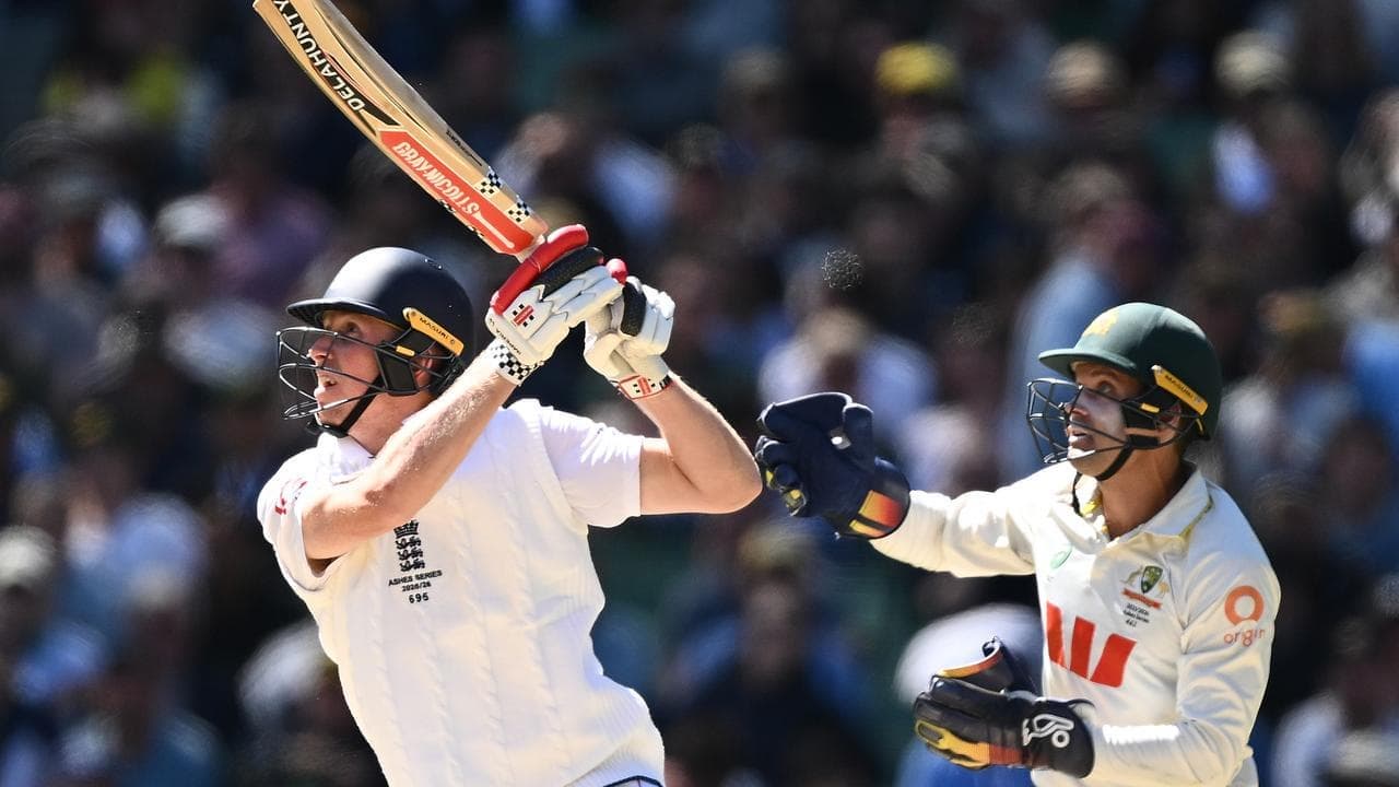 England ready to pile the pressure on Aussie spinner