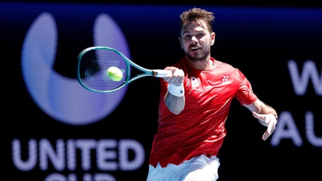 Retiring Wawrinka winds back the clock with gutsy win