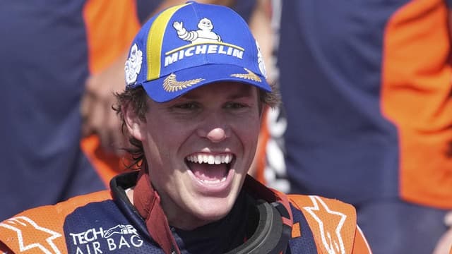 Bright start for Dakar champ Sanders as teammate shines