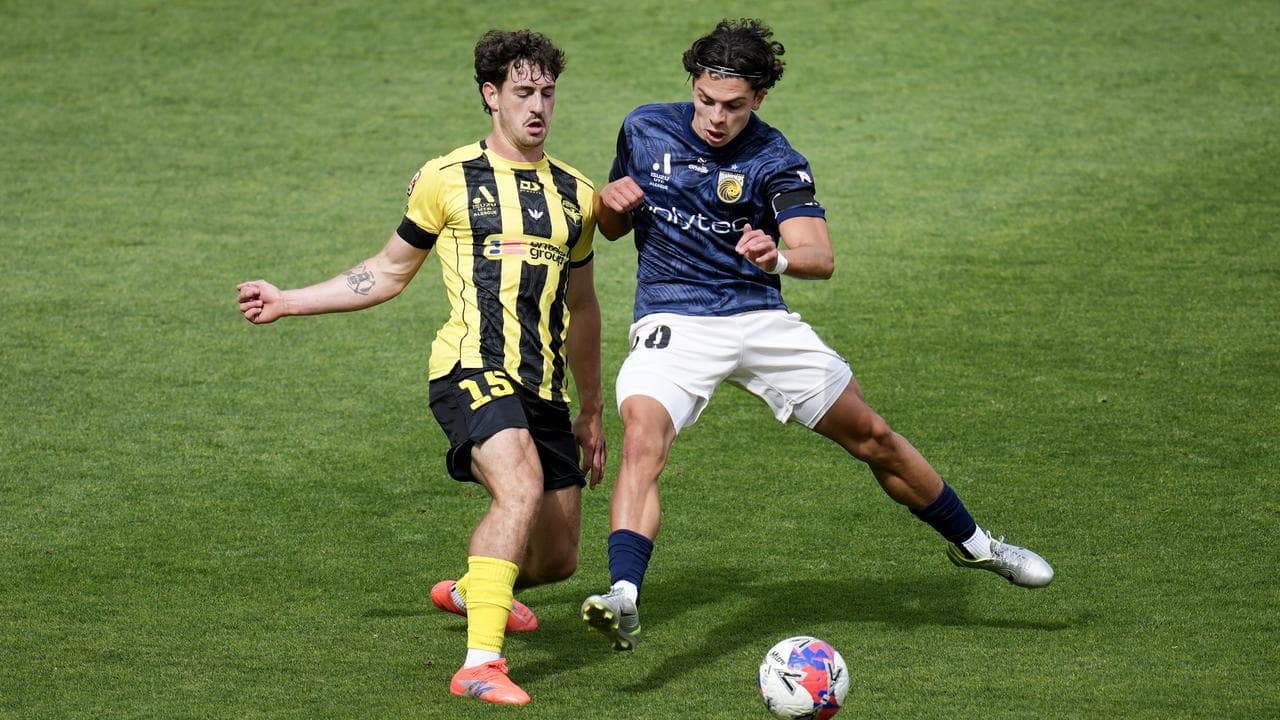 Mariners roar to life in 4-0 ALM blitz over Reds