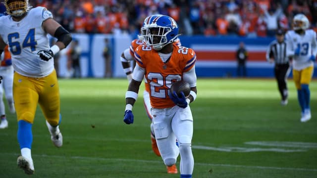 Denver, Pittsburgh win big as NFL playoffs set