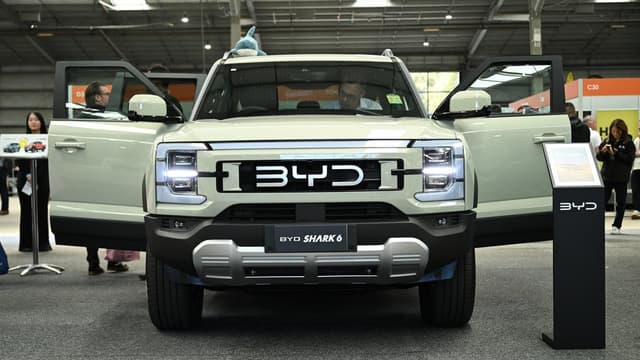 Hybrids, SUVs and utes race away with 2025 car sales