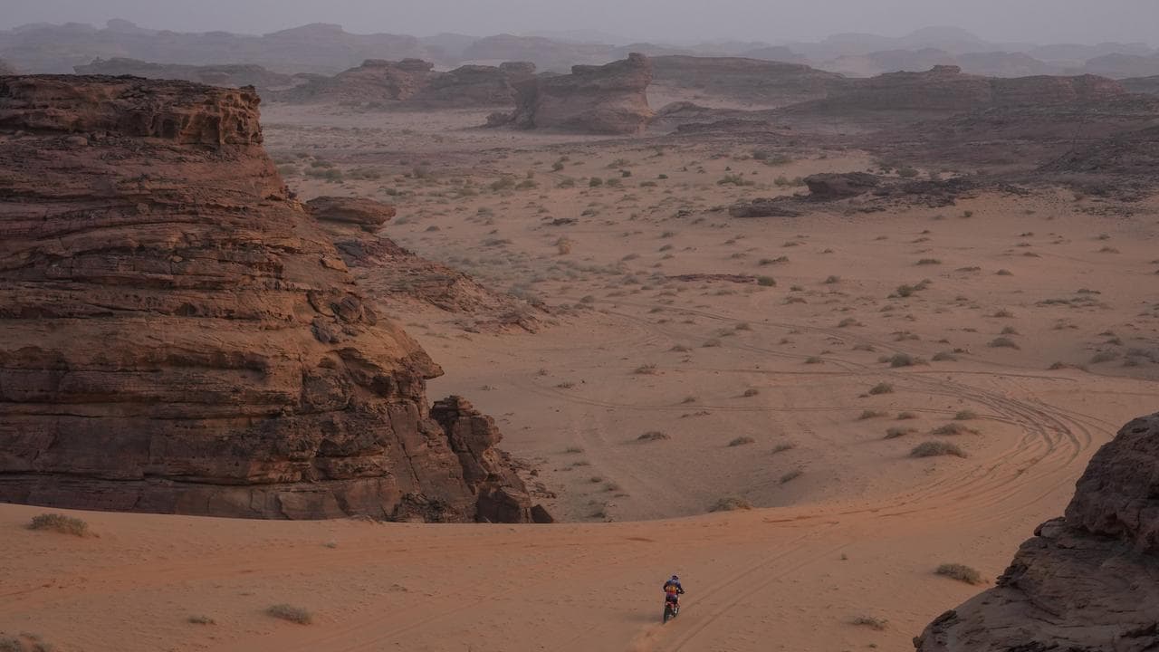 Sanders maintains Dakar lead but Spaniard threatens