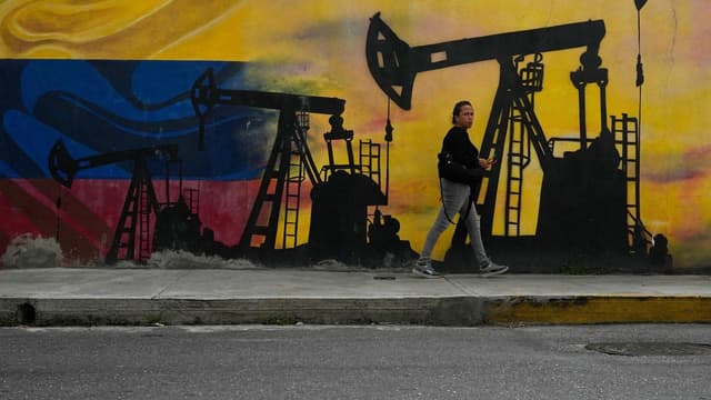 US-Venezuela oil deal angers China, pushes prices down