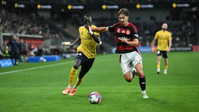 Phoenix land Kiwi international, WSW farewell defender