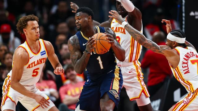 Aussie star continues to shine as Hawks soar to victory