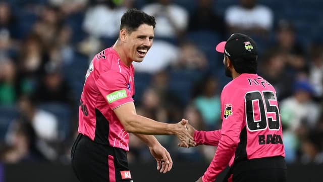 Sixers extend BBL win streak over falling Stars