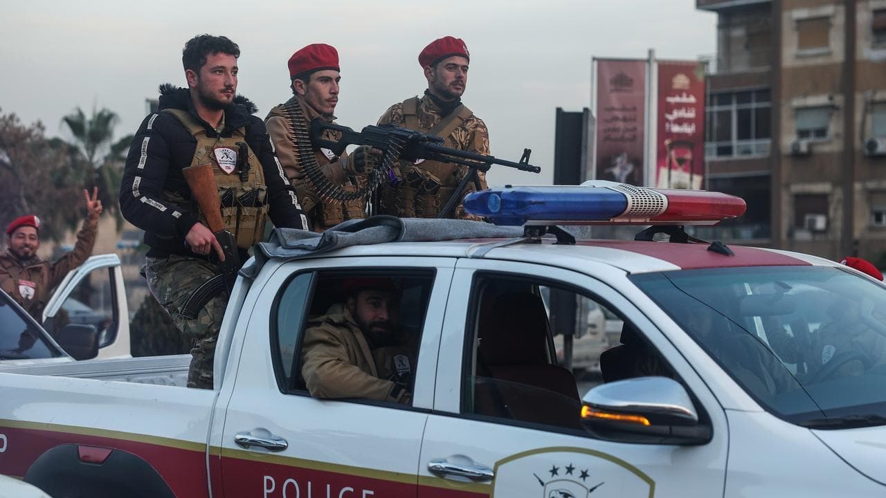 Residents flee Aleppo as Syrian army, Kurds clash