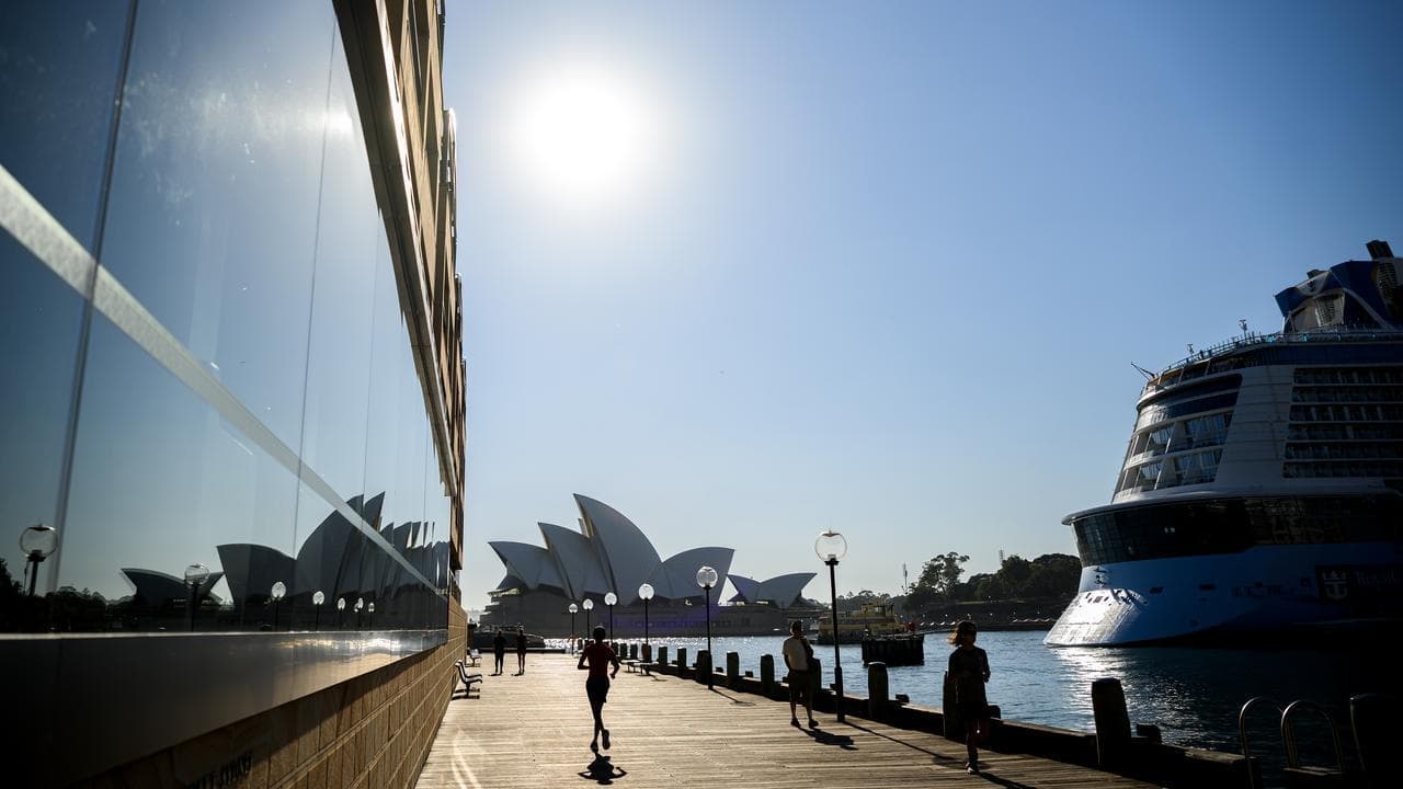 Extreme heat but no fire emergency yet beyond Victoria