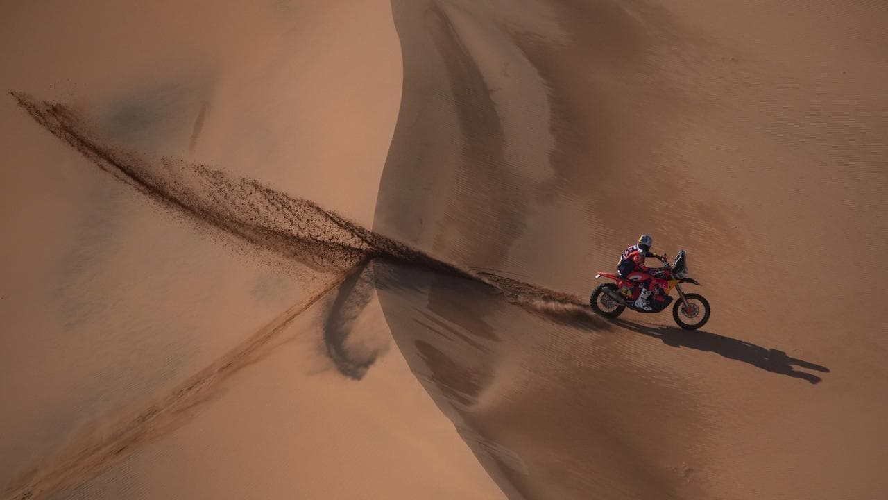 Aussie cops penalty, still leads Dakar 'rollercoaster'