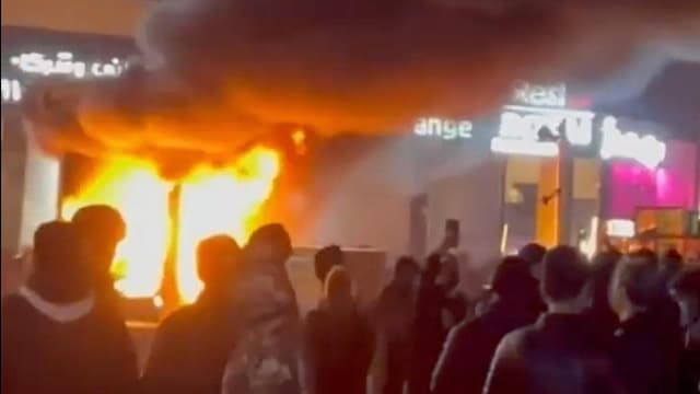 Army warning as Iran seeks to quell growing unrest