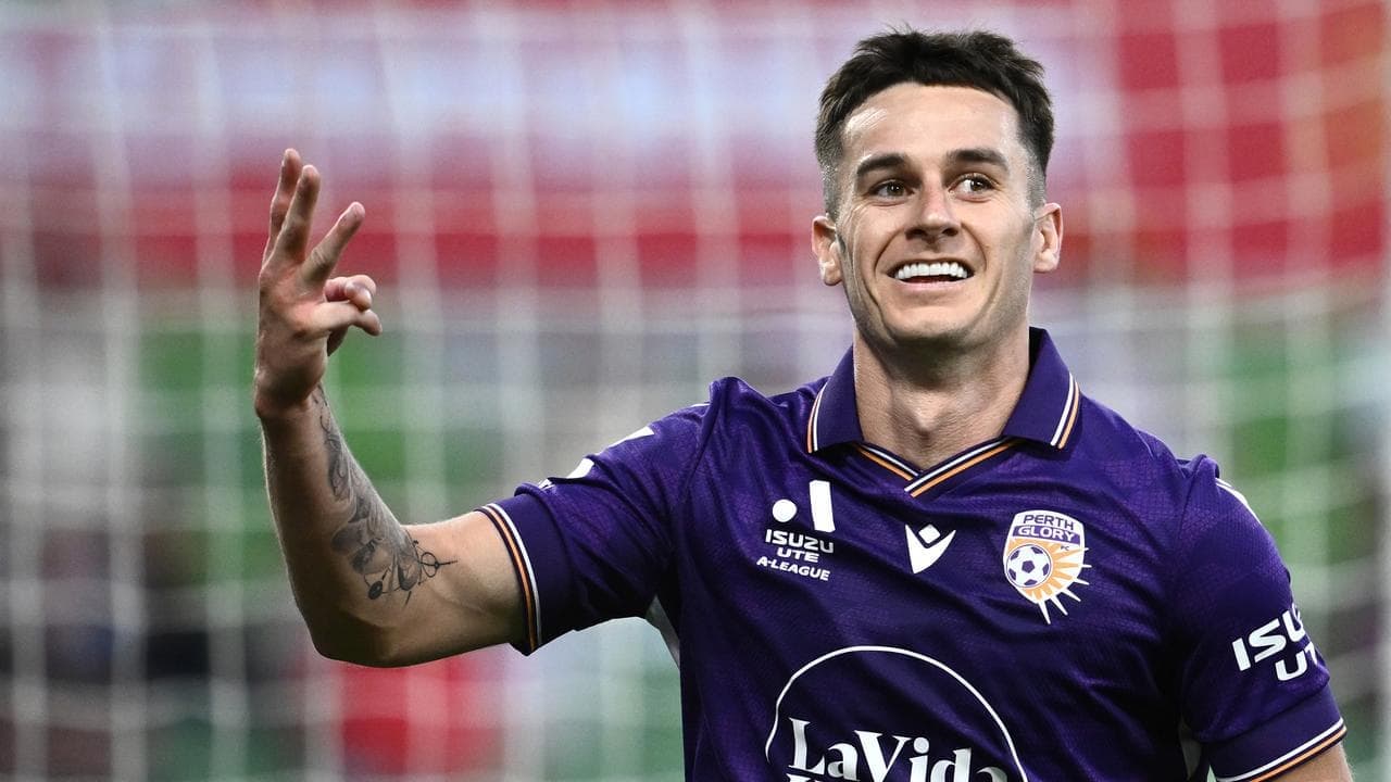 Lawrence nabs Olimpico stunner as Glory thrash Mariners