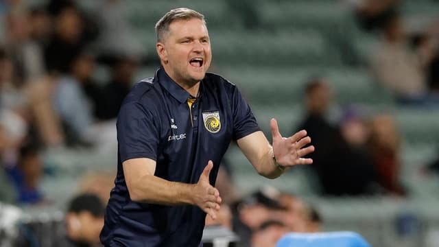 Legal threat not a concern for Mariners coach Moon