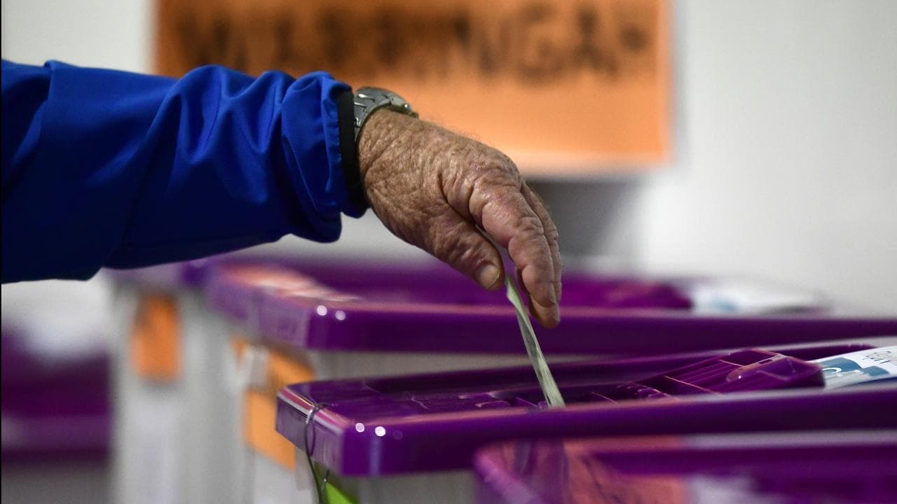 No, Venezuelan voting machines are not used in Australia