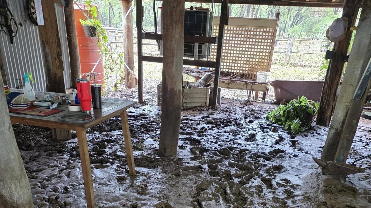 'Mud army' descends on town as flood clean-up begins