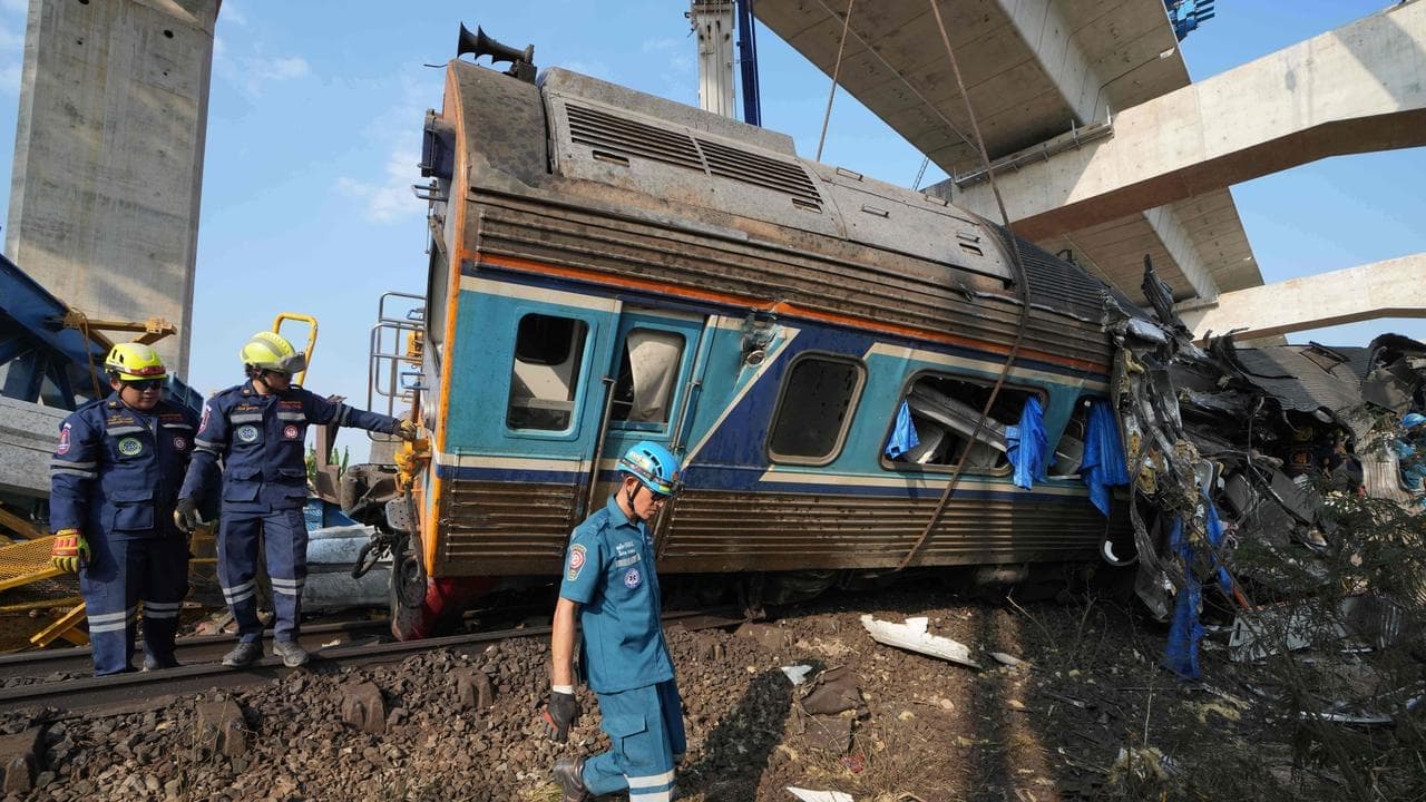 Crane falls on a train in Thailand, killing at least 30