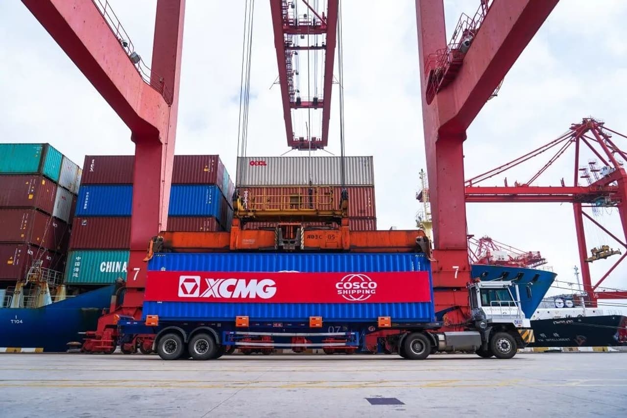 XCMG and COSCO SHIPPING Lines Deepen Strategic Partnership to Advance Integrated Global Supply Chains