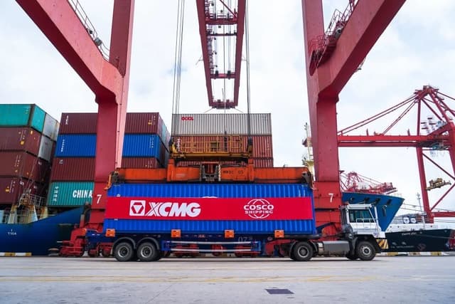 XCMG and COSCO SHIPPING Lines Deepen Strategic Partnership to Advance Integrated Global Supply Chains