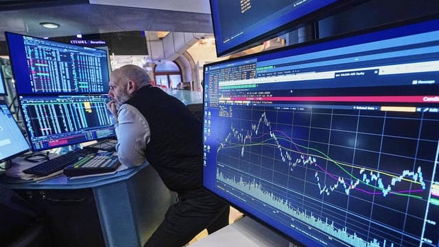 Wall Street ends lower, led by drop in Nasdaq