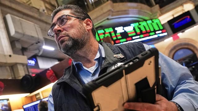 Wall Street ends higher, banks gain following results