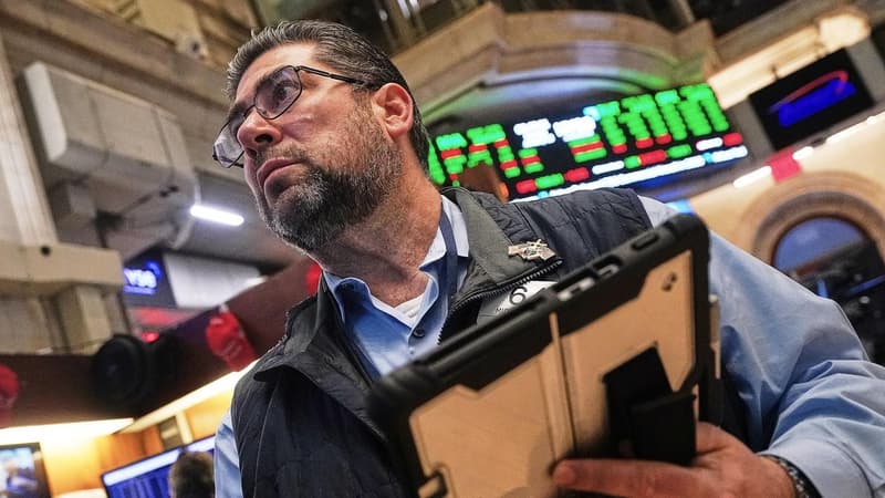Wall Street ends higher, banks gain following results