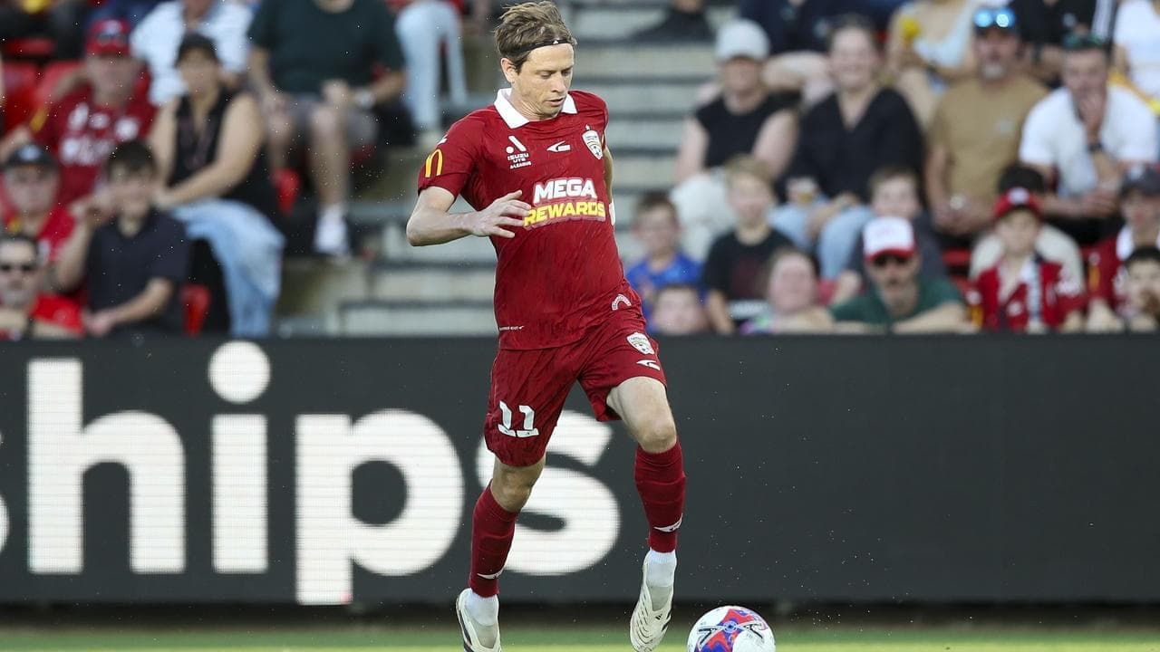 Kitto's 97th-minute header sinks Victory in Adelaide