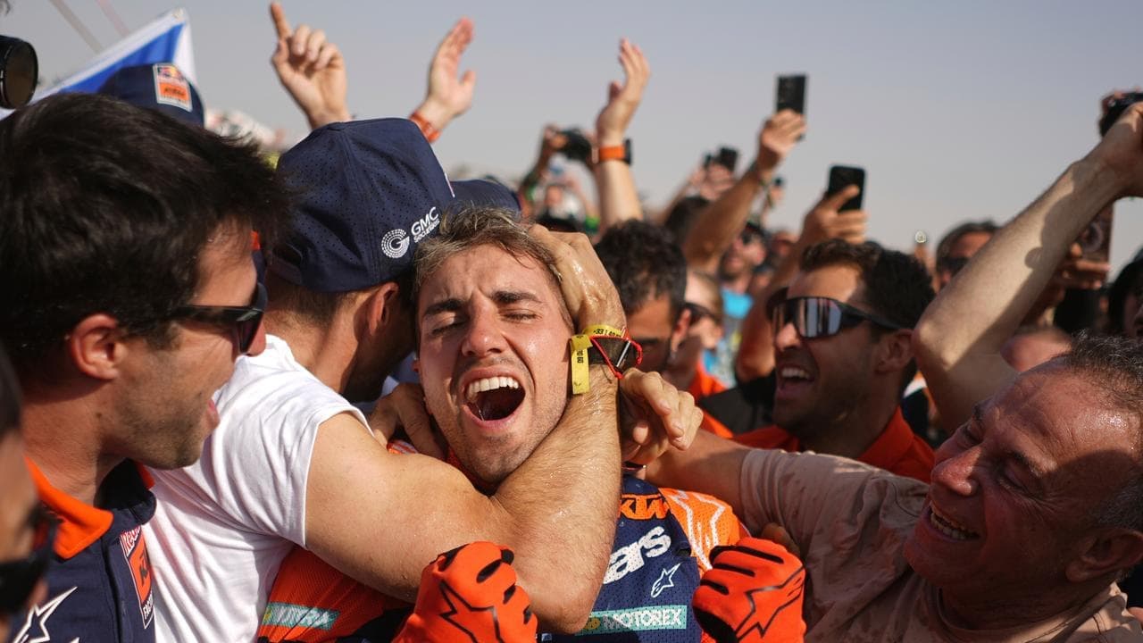 Chucky hands Dakar crown to mate after unreal finish