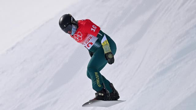 Lambert shows off his speed in snowboard cross blitz