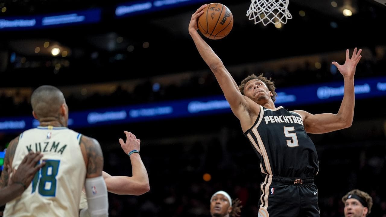 Daniels soars but Hawks' NBA slump continues