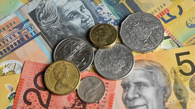 'Struggling in silence': Aussies' shame driving up debt