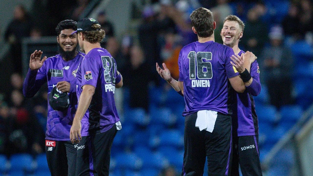 Hurricanes stay alive, beat Stars in tense BBL final