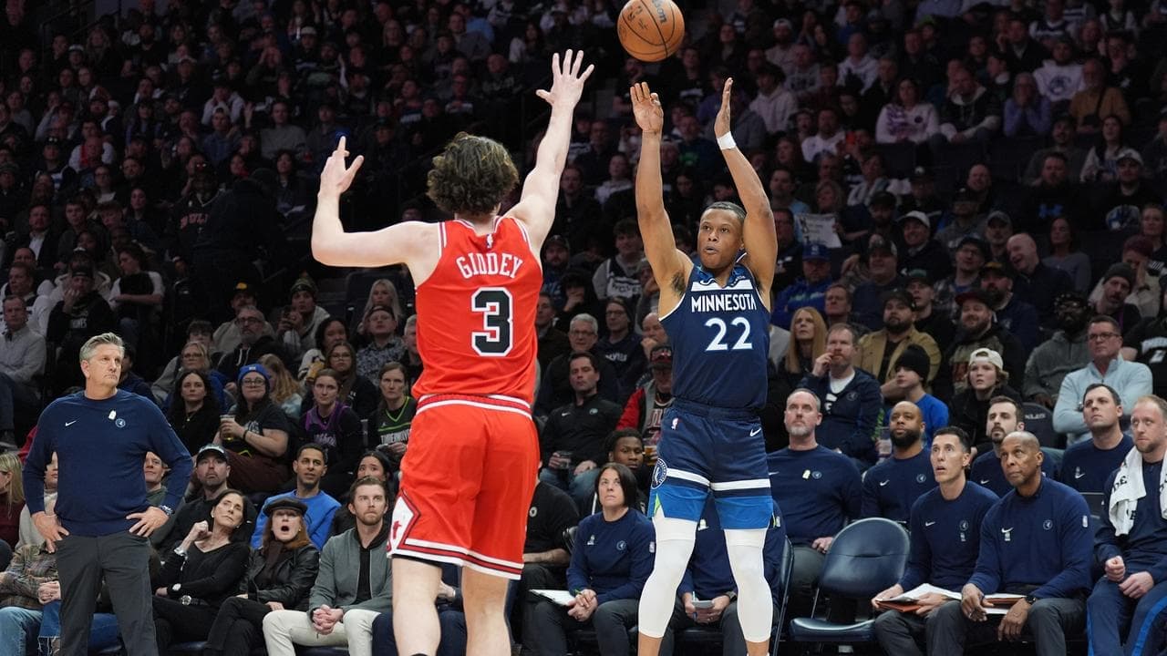 Young Aussie Bull back with a bang in Chicago's NBA win