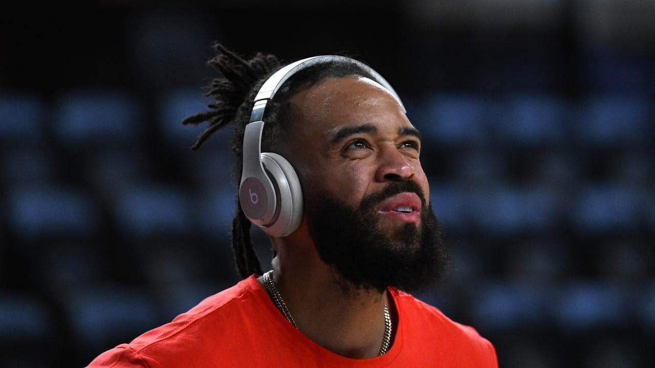 Hawks remain alive in NBL after beating JackJumpers