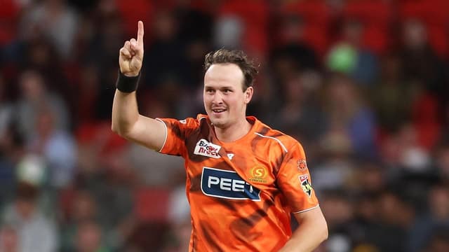 Scorchers veteran Paris in desperate bid for BBL final