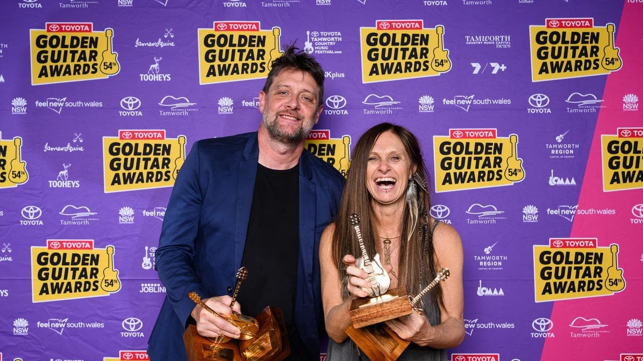 Reunion ballad cements divorced couple as golden greats