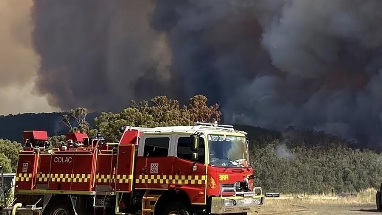 Bushfires rage as heatwave grips Australia's southeast