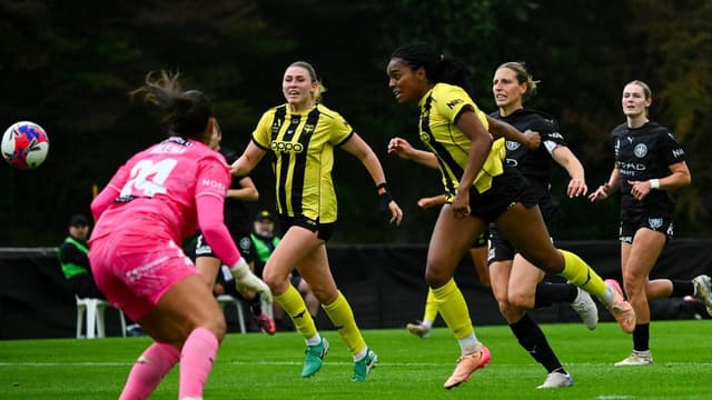 Priestman's Phoenix thump Reds to fly into ALW top two