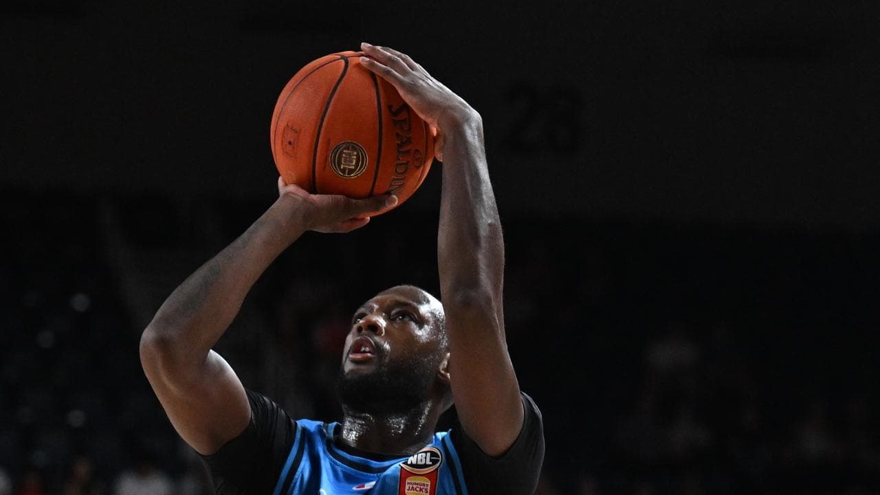 Melbourne pip Perth by one in NBL thriller