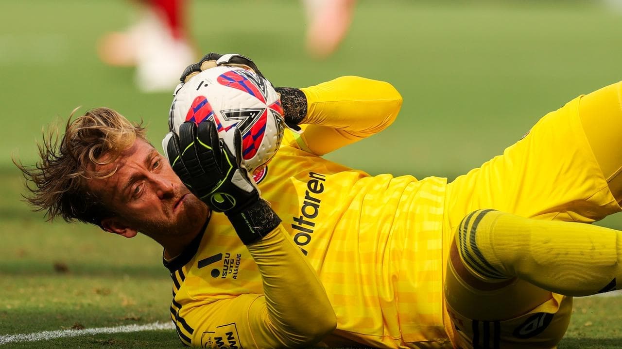 Fraser strike lifts struggling Wanderers off bottom