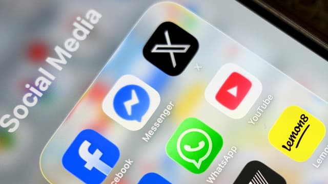 France pushes Aussie-style ban for kids on social media