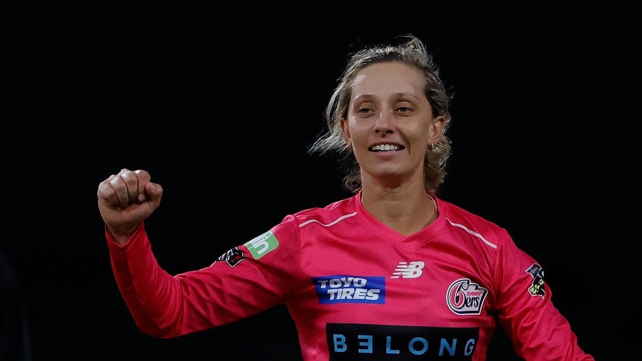 Gardner's Giants hold nerve in WPL thriller